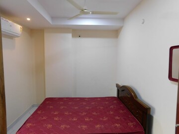 Bedroom in 2 BHK Builder Floor at Kondapur – for Rent