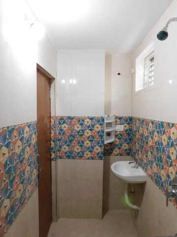 Master Bedroom in 2 BHK Builder Floor at Kondapur – for Rent