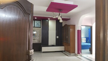 Bedroom in 3 BHK Builder Floor at Sector 42 – for Rent
