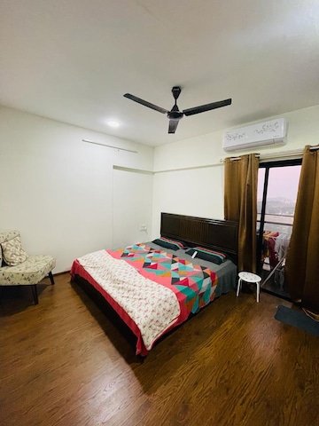 Bedroom in 2.5 BHK Apartment at Hubtown Hillcrest, Andheri East – for Rent