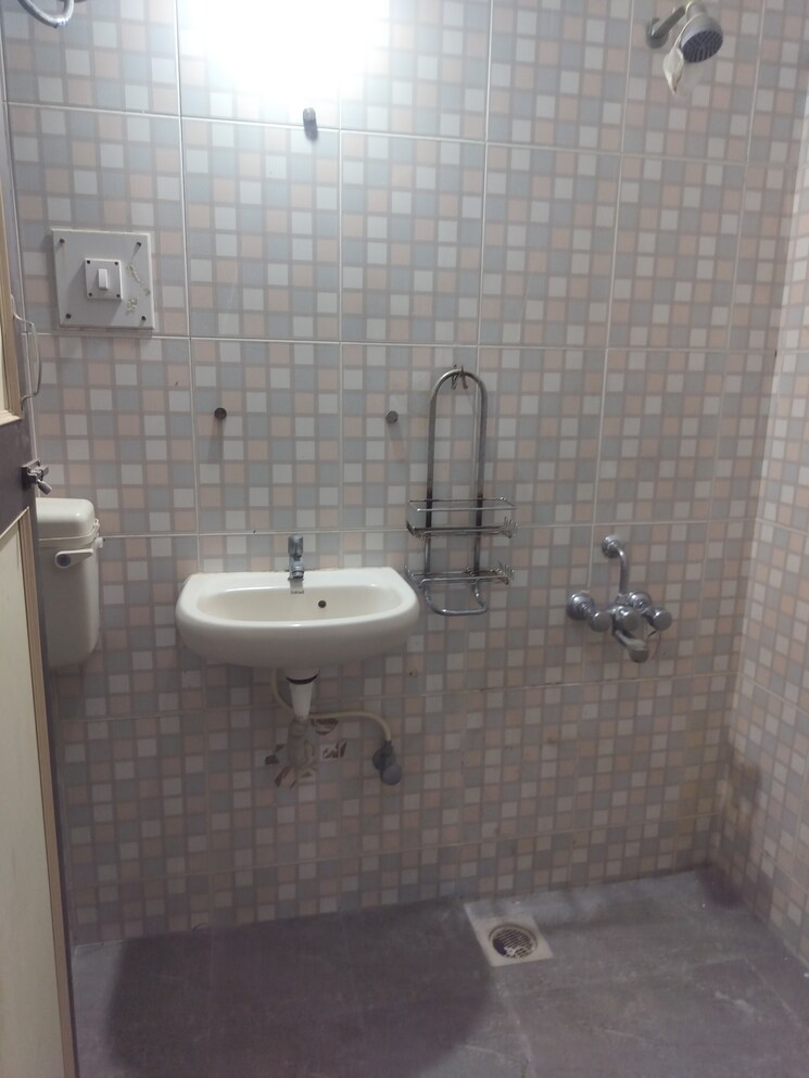 Bathroom, magarpatta-daffodils-apartment 2 Bedroom 1000 Sq.Ft. Apartment In Hadapsar Pune 7880332