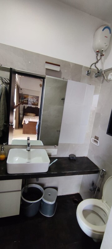Master Bedroom in 2.5 BHK Apartment at Hubtown Hill Crest, Andheri East – for Rent