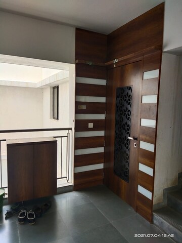 Room in 3 BHK Apartment at Gota – for Rent
