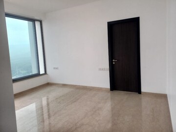 Room in 3 BHK Apartment at Shapoorji Pallonji Astron, Kandivali East – for Rent