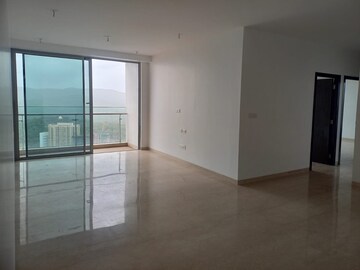 Room in 3 BHK Apartment at Shapoorji Pallonji Astron, Kandivali East – for Rent