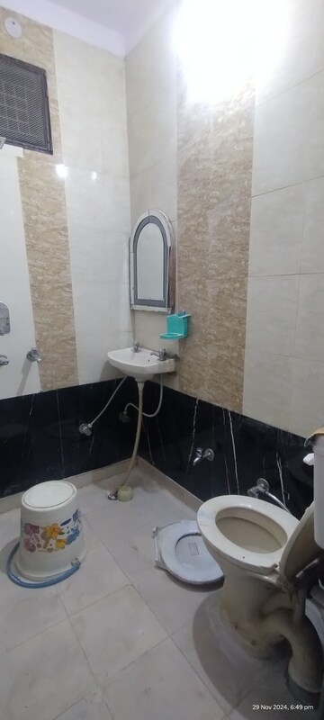 Master Bedroom in 2 BHK Builder Floor at Uttam Nagar – for Rent