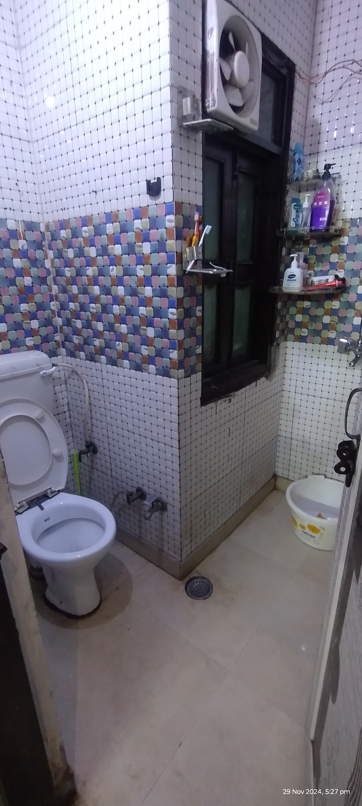 Bathroom, uttam nagar 2 Bedroom 55 Sq.Yd. Builder Floor In Uttam Nagar Delhi 7880638