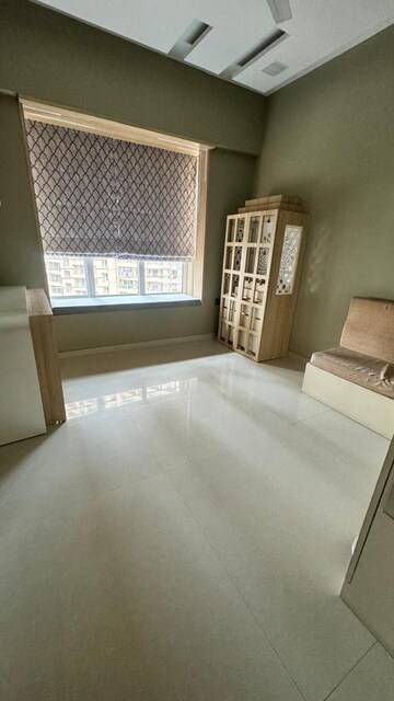 Room in 3 BHK Apartment at Dosti Group Imperia, Manpada – for Rent