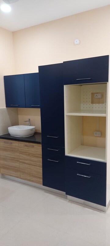 Room in 3 BHK Apartment at Aurobindo Kohinoor, Serilingampally – for Rent