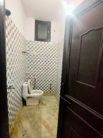 Master Bedroom in 2 BHK Builder Floor at Uttam Nagar – for Rent