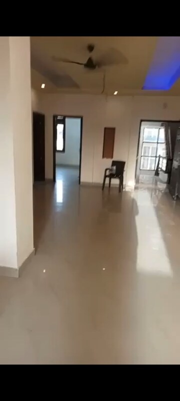 Room in 3 BHK Builder Floor at JakhaN-Rajpur Road – for Rent