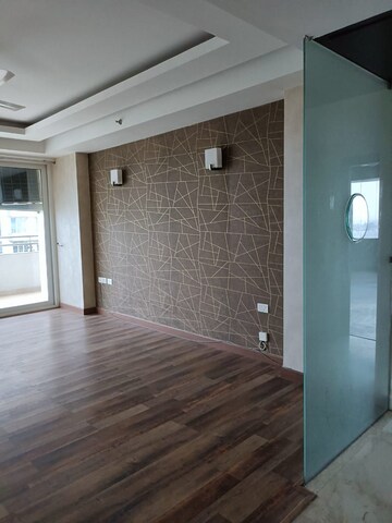 Room in 3.5 BHK Apartment at Omaxe Forest Spa, Sector 93b – for Rent