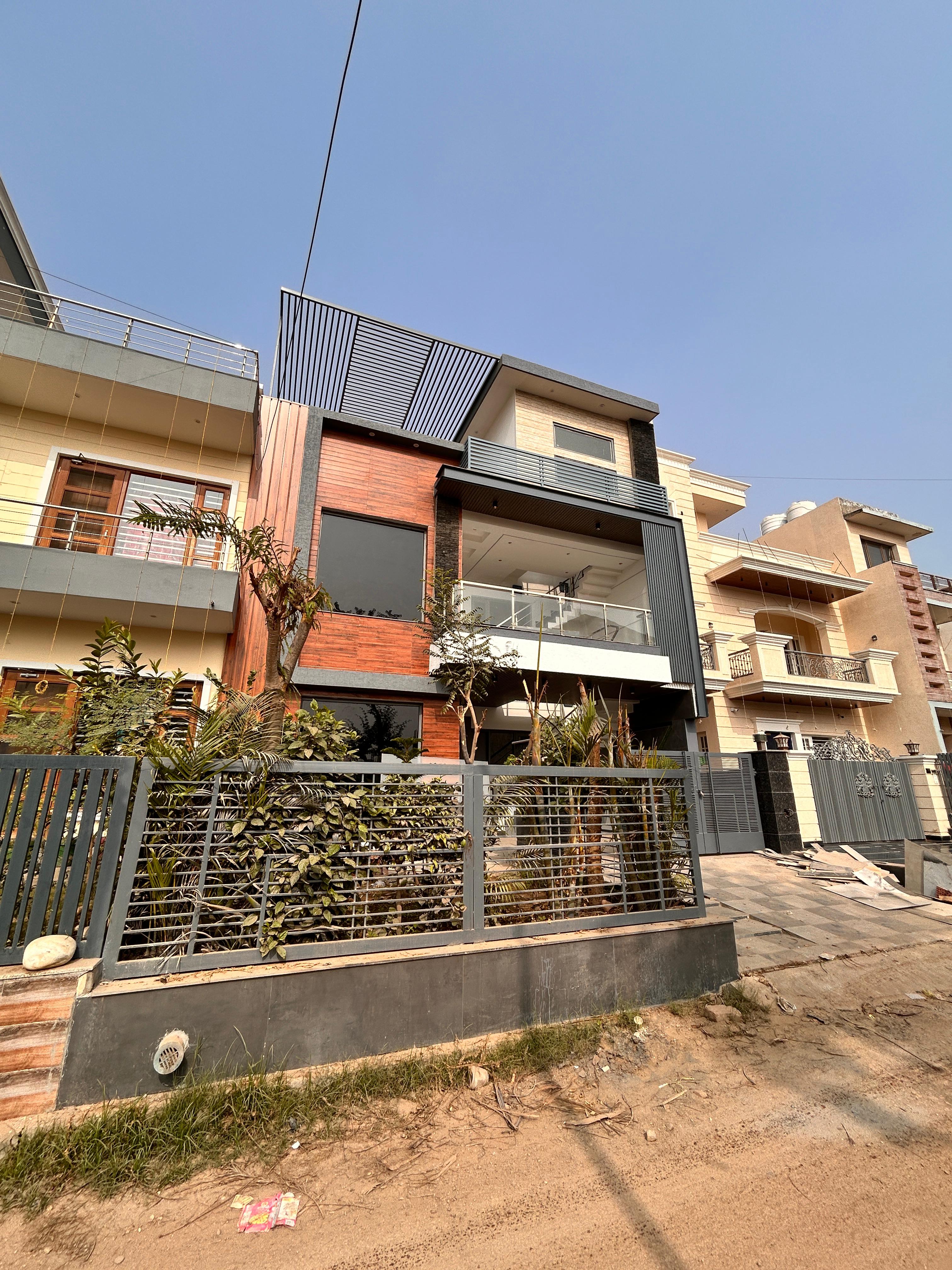 4 BHK + Pooja Room,Servant Room,Study Room,Extra Room Independent House For Sale in Sunny Enclave 