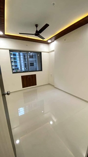 Room in 2 BHK Apartment at Bredco Viceroy Court, Kandivali East – for Rent
