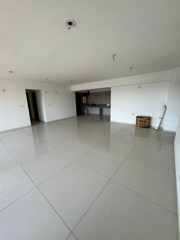 Room in 4 BHK Apartment at Goyal Olive Greens, Gota – for Rent