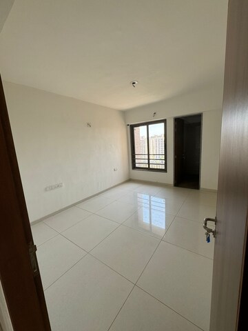 Room in 4 BHK Apartment at Goyal Olive Greens, Gota – for Rent