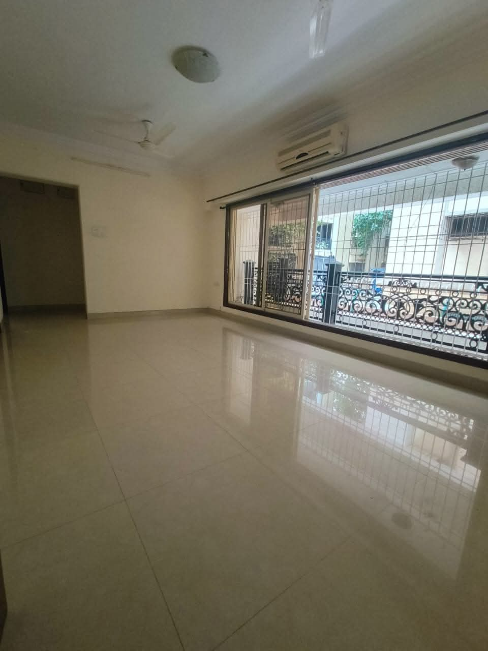 2 BHK Apartment For Rent in Bredco Viceroy Court Kandivali East Mumbai  7880948