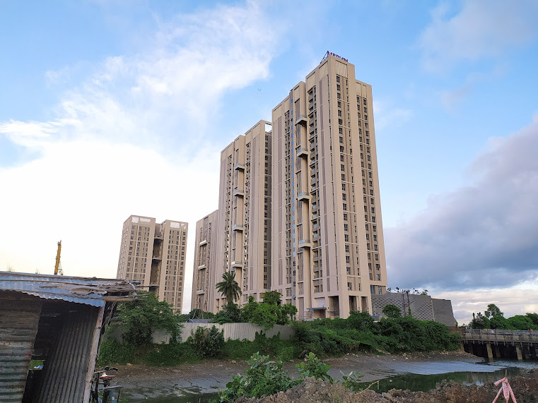 2 BHK 1060 Sq.Ft. Apartment in Merlin 5th Avenue