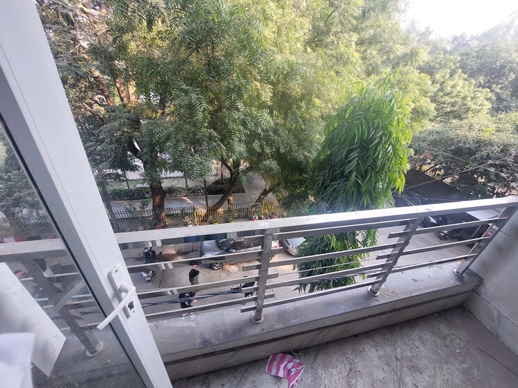 Balcony, delhi cantonment 2 Bedroom 80 Sq.Yd. Builder Floor In Delhi Cantonment Delhi 7881021