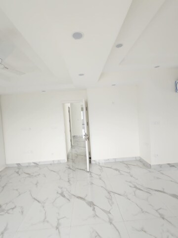 Room in 3 BHK Apartment at SNS Palace, Mg Road – for Rent