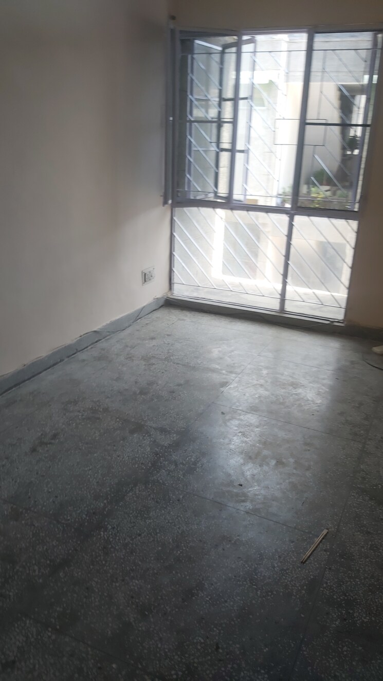 Room, mayur vihar 1 2.5 Bedroom 850 Sq.Ft. Apartment In Mayur Vihar 1 Delhi 7881037