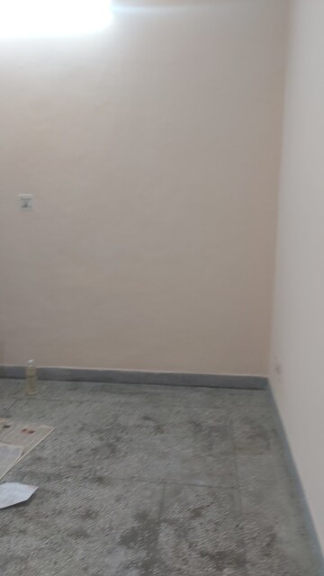 Room in 2.5 BHK Apartment at Mayur Vihar 1 – for Sale