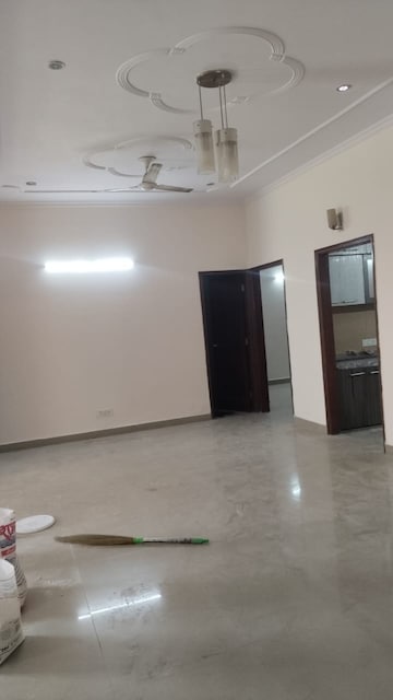 Room in 3 BHK Apartment at RWA Apartments Sector 122, Sector 122 – for Rent