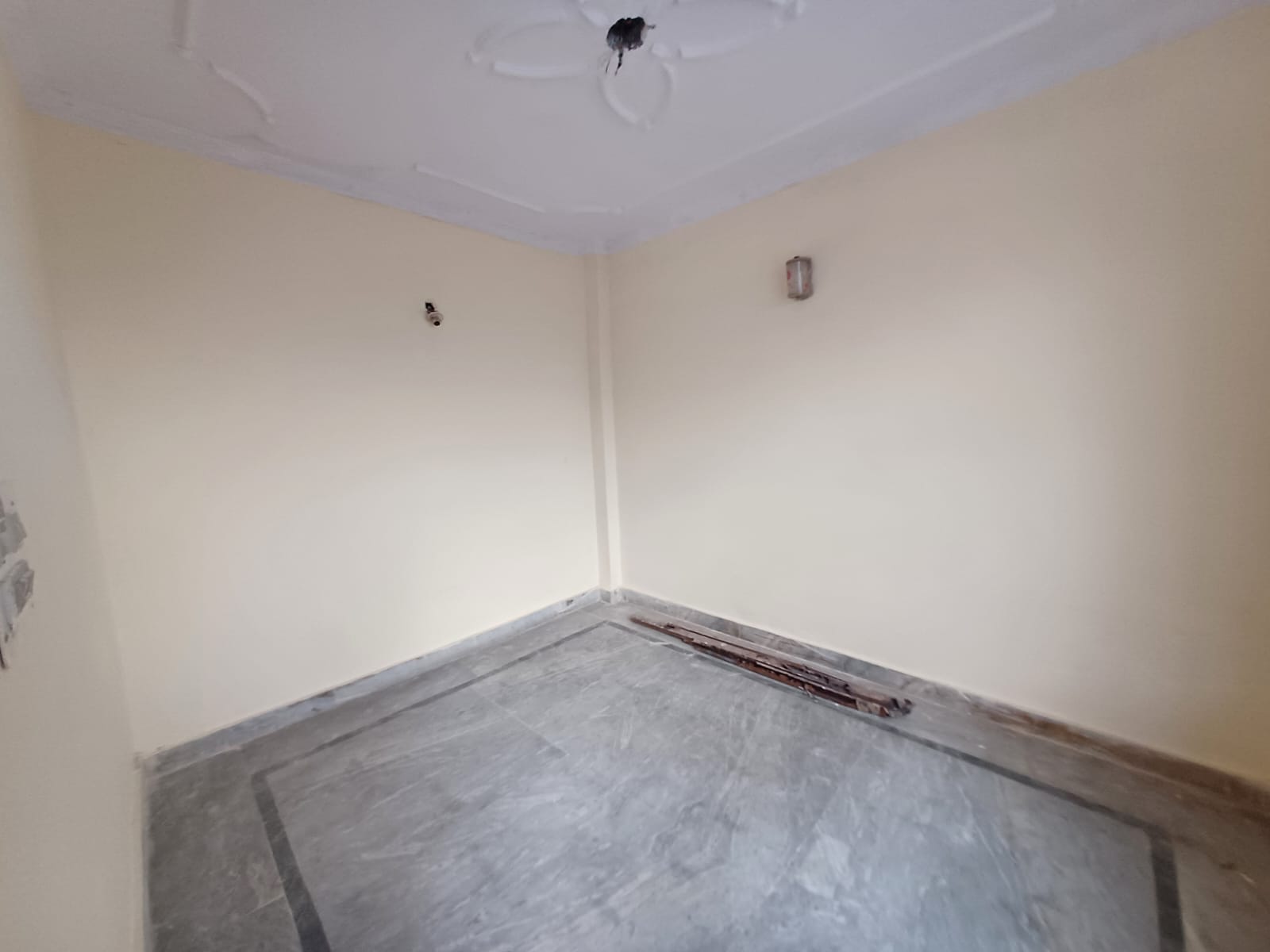 2 BHK Builder Floor For Rent in Mahavir Enclave 1 Delhi  7881057