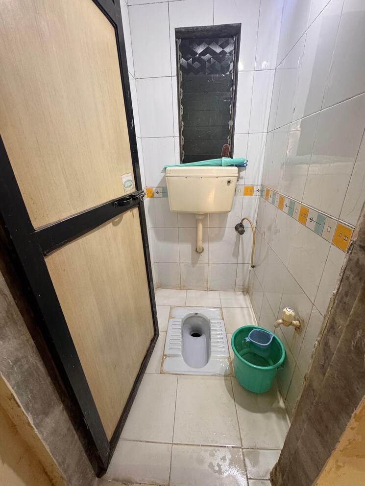 Bathroom, shree-bhawani-633-1-nana-peth 2 Bedroom 850 Sq.Ft. Apartment In Camp Pune 7881084