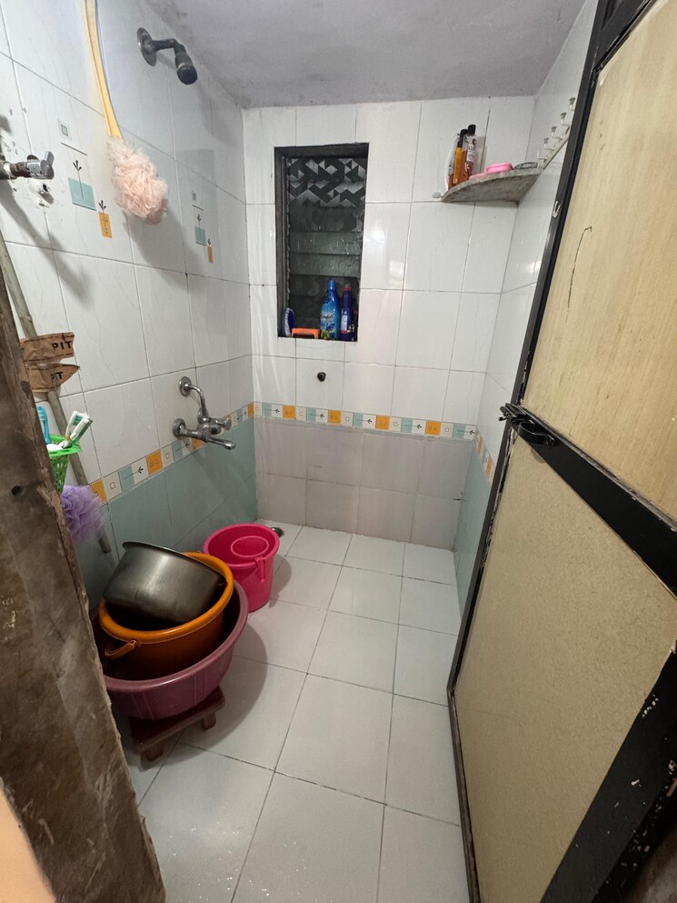 Bathroom, shree-bhawani-633-1-nana-peth 2 Bedroom 850 Sq.Ft. Apartment In Camp Pune 7881084