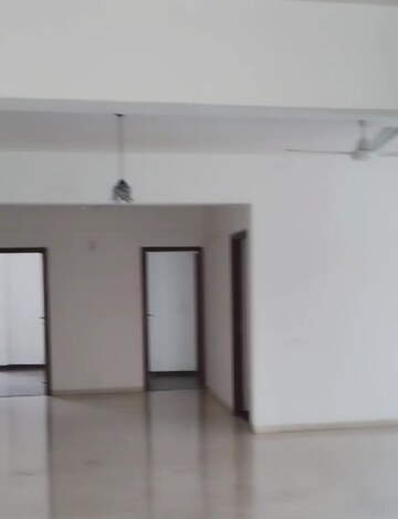Room in 3 BHK Apartment at SRR Aqua, Halasuru – for Rent