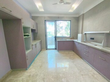 Room in 4 BHK Builder Floor at Navjeevan Vihar – for Rent