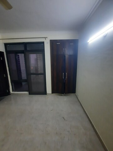 Furnished Amenities in 3 BHK Apartment at HSCC Apartments, Phi Iii Greater Noida – for Rent