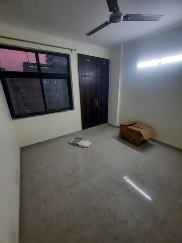 Furnished Amenities in 3 BHK Apartment at HSCC Apartments, Phi Iii Greater Noida – for Rent
