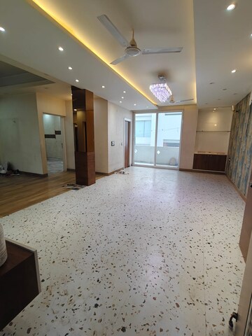 Room in 3 BHK Builder Floor at Ocus Quantum, Sector 51 – for Rent