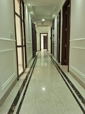Building Lobby in 4 BHK Builder Floor at Safdarjung Development Area – for Rent