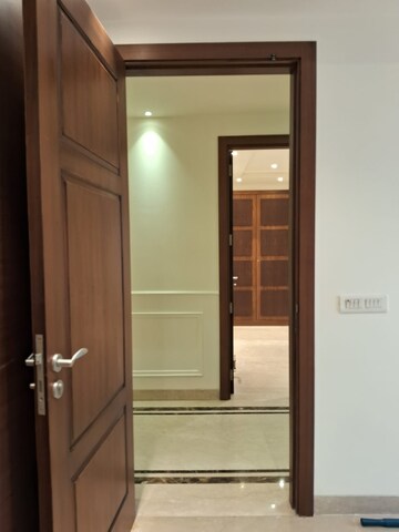 Room in 4 BHK Builder Floor at Safdarjung Development Area – for Rent