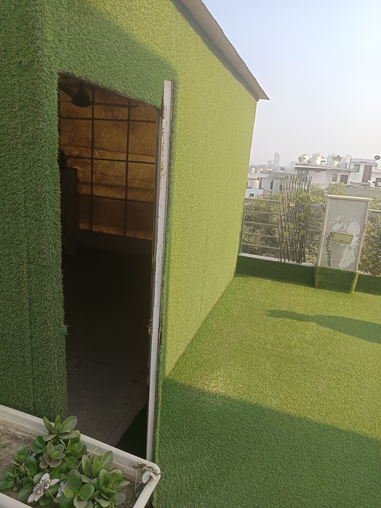 Balcony, rohini sector 24 3 Bedroom 850 Sq.Ft. Builder Floor In Rohini Sector 24 Delhi 7881219