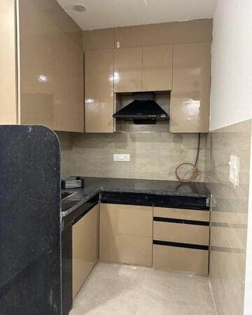 Kitchen in 1.5 BHK Builder Floor at Shastri Nagar – for Rent