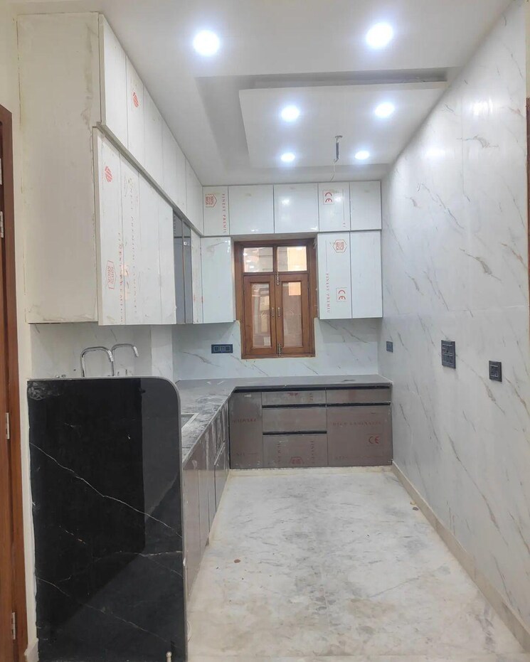 Kitchen, shastri nagar 3.5 Bedroom 950 Sq.Ft. Builder Floor In Shastri Nagar Delhi 7881310