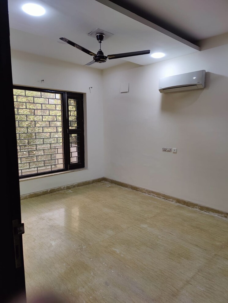 Room, ardee-city 3.5 Bedroom 240 Sq.Ft. Builder Floor In Sector 52 Gurgaon 7881382