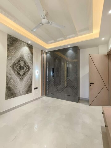 Room in 3 BHK Builder Floor at Huda Market, Sector 14 – for Rent