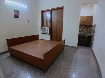 Room in 1.5 BHK Apartment at Sarita Vihar – for Rent