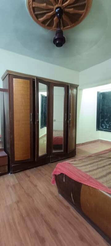 Bedroom in 2.5 BHK Apartment at Sagar Avenue, Santacruz East – for Rent