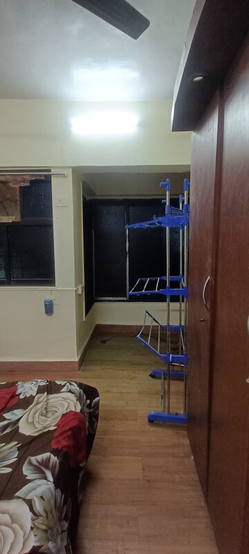 Furnished Amenities in 2.5 BHK Apartment at Sagar Avenue, Santacruz East – for Rent