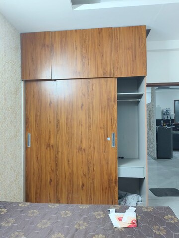 Room in 3 BHK Apartment at Vip Road – for Rent