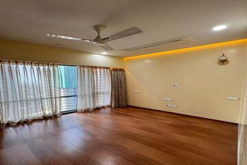 Room in 4 BHK Apartment at Lodha World View, Worli – for Rent