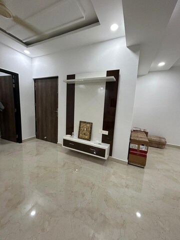 Room in 3 BHK Apartment at Patiala Road – for Rent