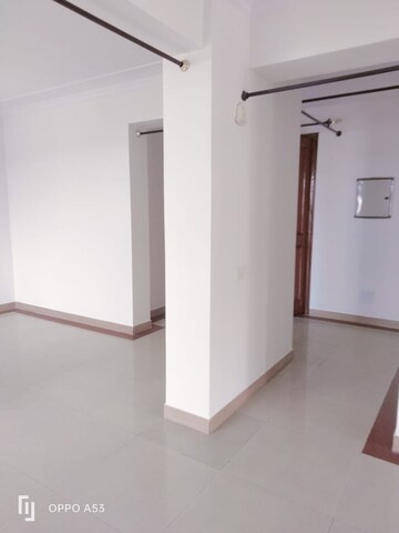 Room in 3 BHK Apartment at Vip Road – for Rent