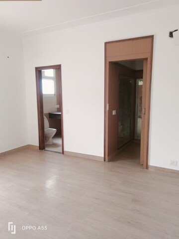 Room in 3 BHK Apartment at Vip Road – for Rent